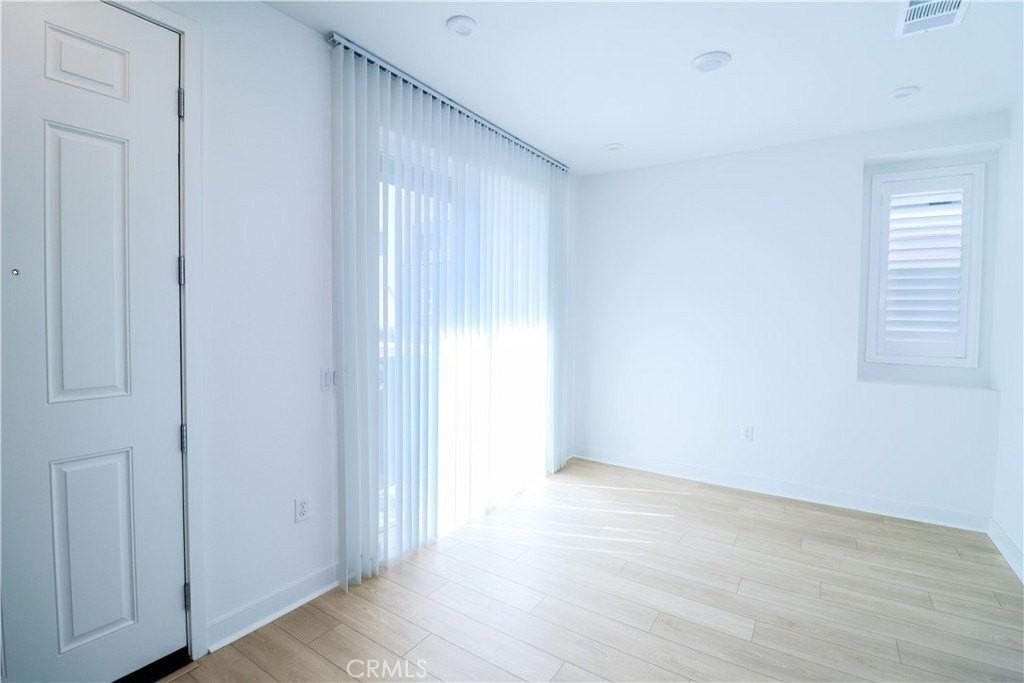 681 S Lyon St - Photo 3 of 23