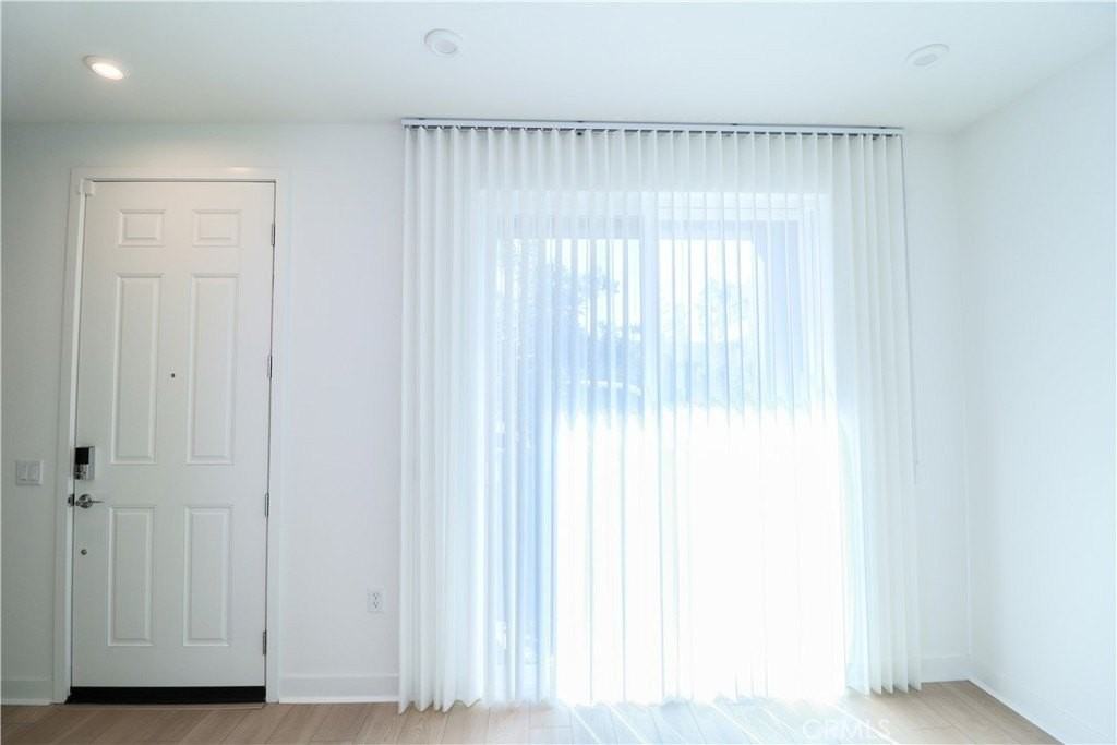 681 S Lyon St - Photo 4 of 23