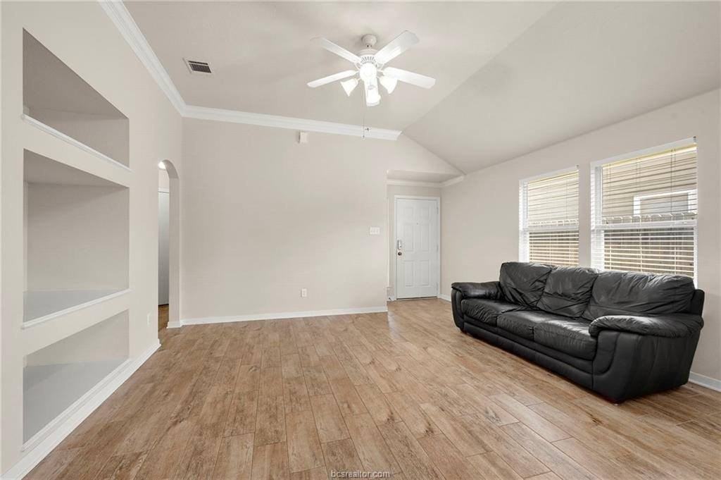 919 Windmeadows Dr - Photo 4 of 12