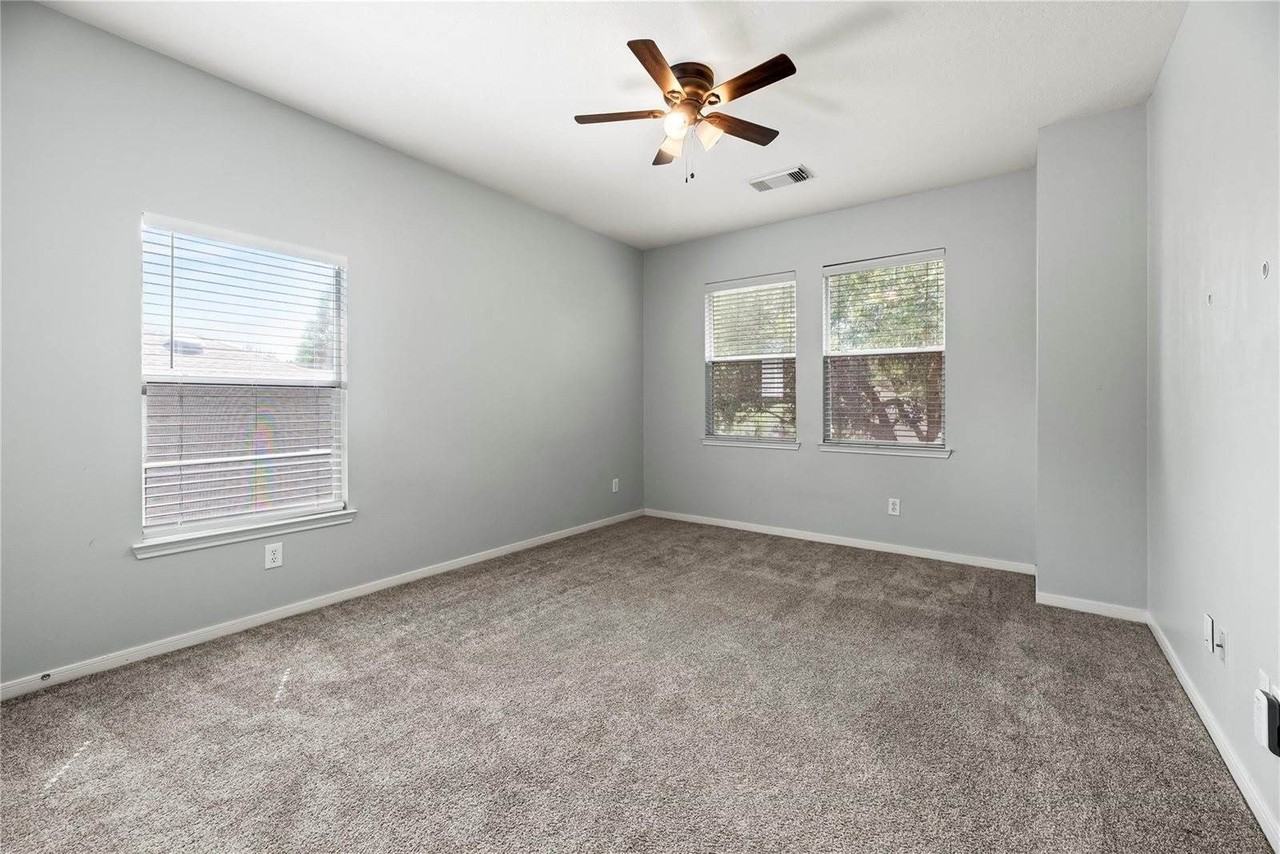 16127 Spur Canyon Ct - Photo 5 of 33