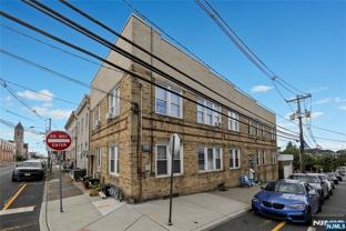 217 Macarthur Ave Apt 1r - Photo 1 of 1