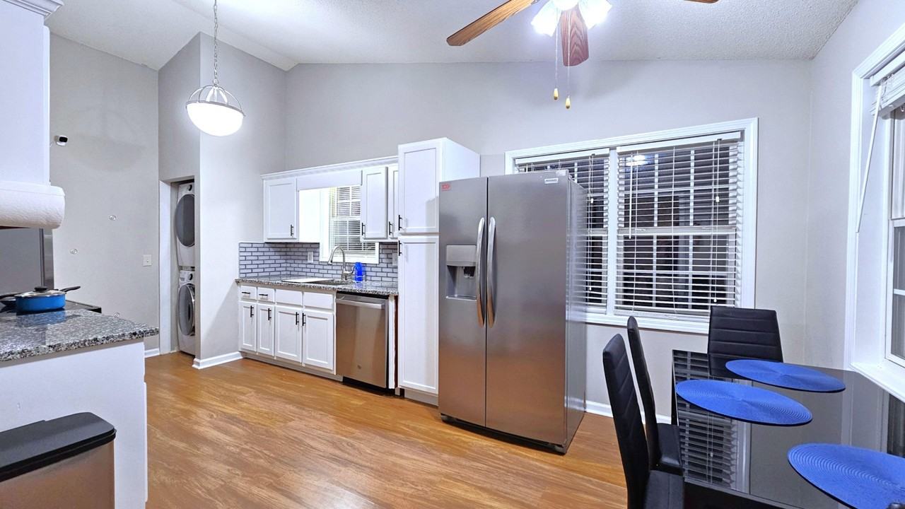 Pagoda Trce - Photo 4 of 21