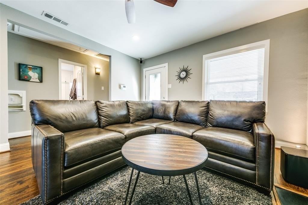 4707 Wateka Dr - Photo 3 of 17