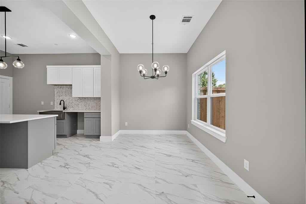 2362 Usmen Dr - Photo 5 of 33