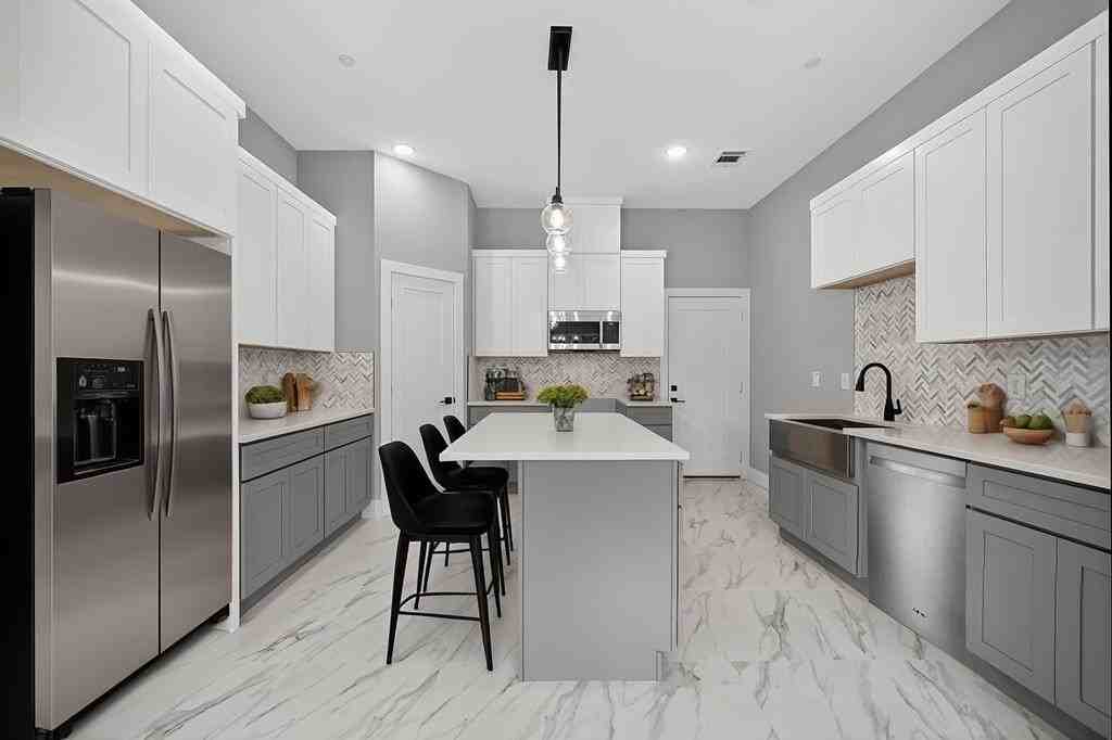 2362 Usmen Dr - Photo 6 of 33