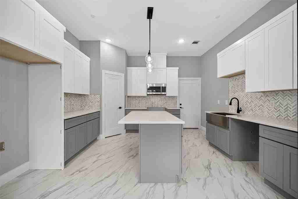 2362 Usmen Dr - Photo 7 of 33