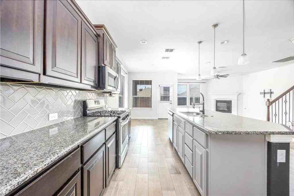 2405 Pumpjack Dr - Photo 6 of 12