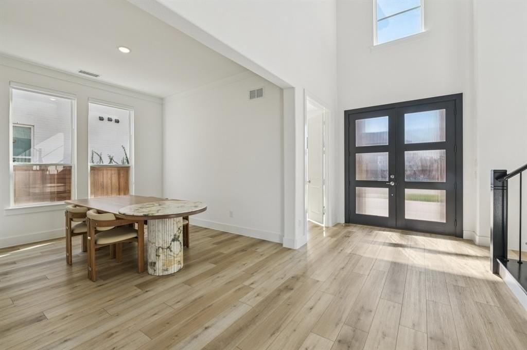 580 Falling Leaves Drive - Photo 4 of 28