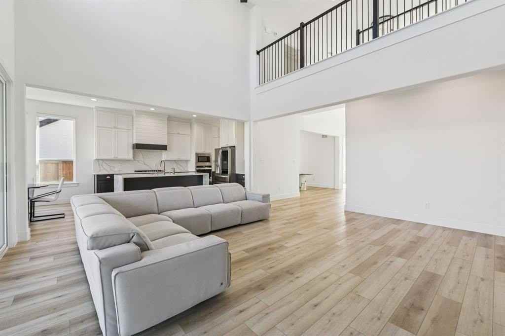 580 Falling Leaves Drive - Photo 6 of 28