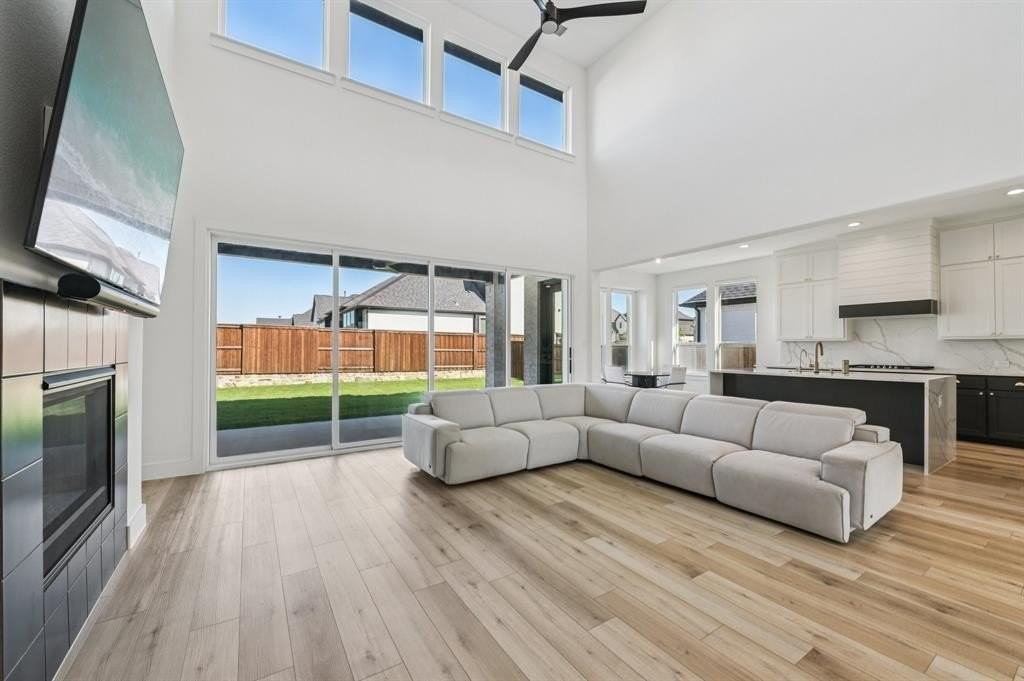 580 Falling Leaves Drive - Photo 7 of 28