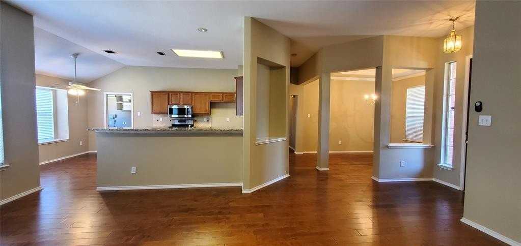 10901 Camelot Dr - Photo 2 of 19