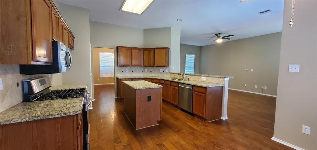 10901 Camelot Dr - Photo 6 of 19