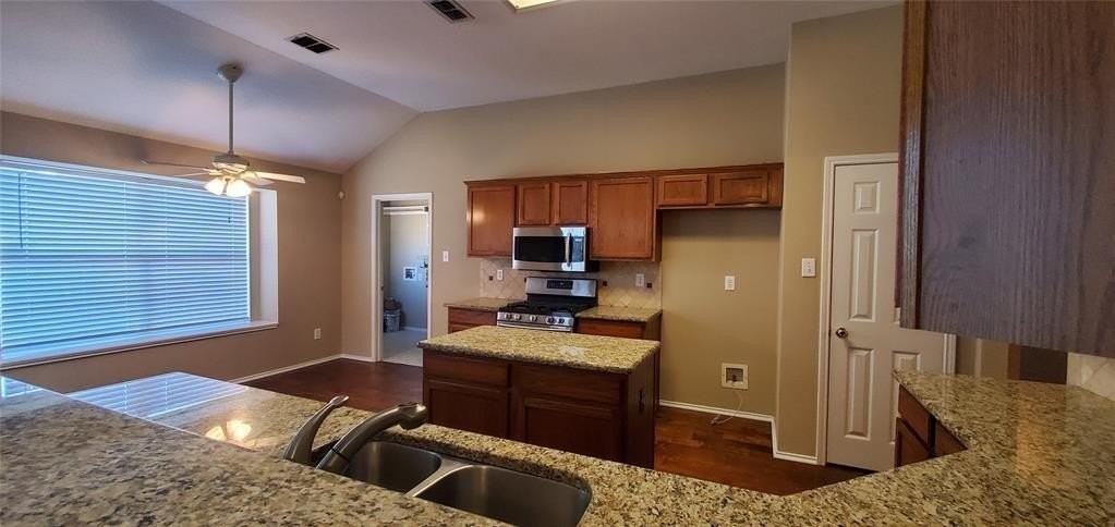 10901 Camelot Dr - Photo 7 of 19