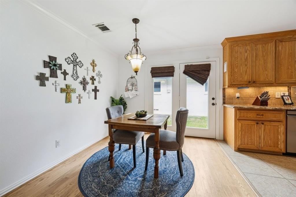 9819 Edgecove Dr - Photo 7 of 26