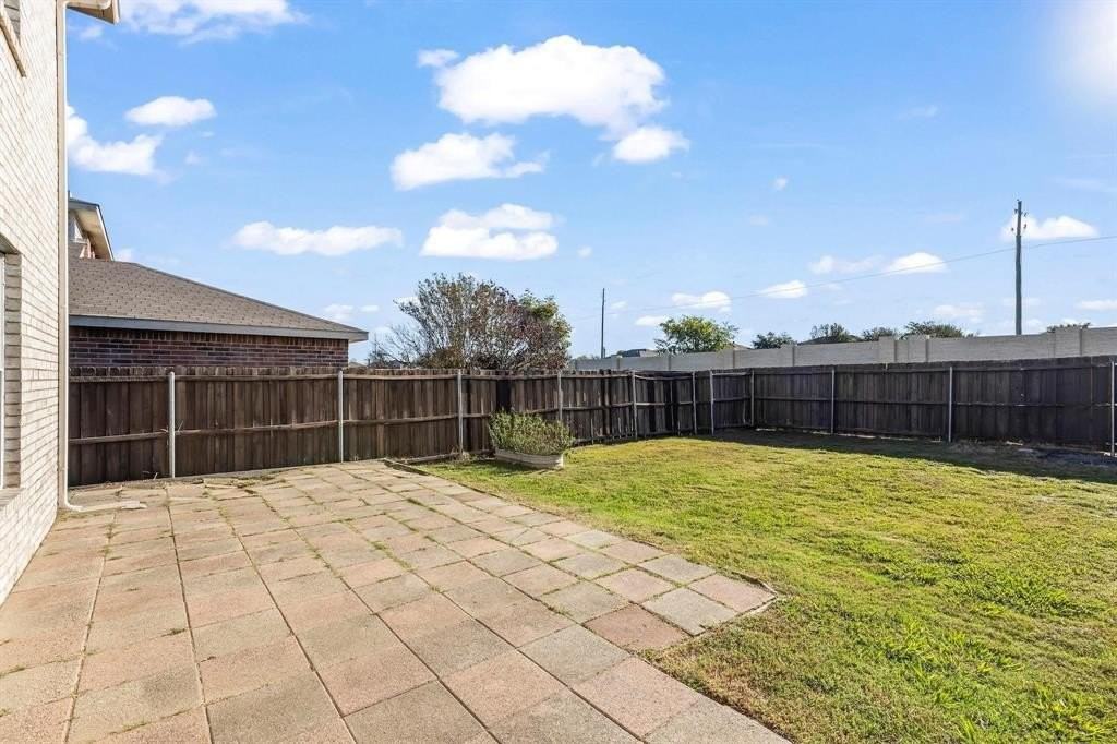 1543 Englewood Drive - Photo 4 of 29