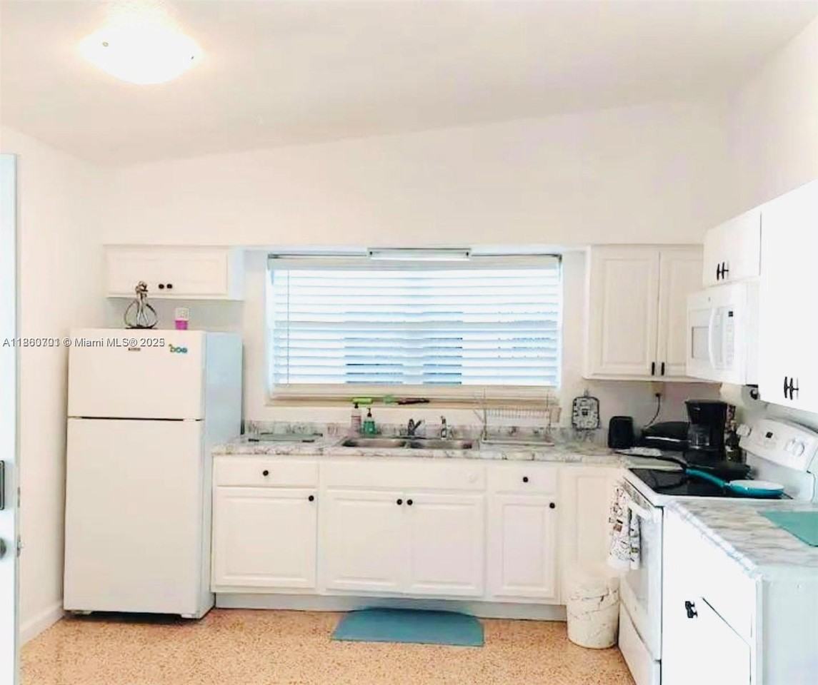 1236 Ne 109th St #1 - Photo 2 of 8