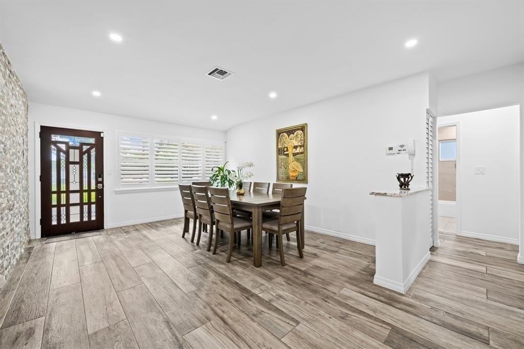 1300 Sw 17th St - Photo 4 of 24