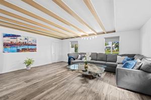 featured image of 1300 Sw 17th St