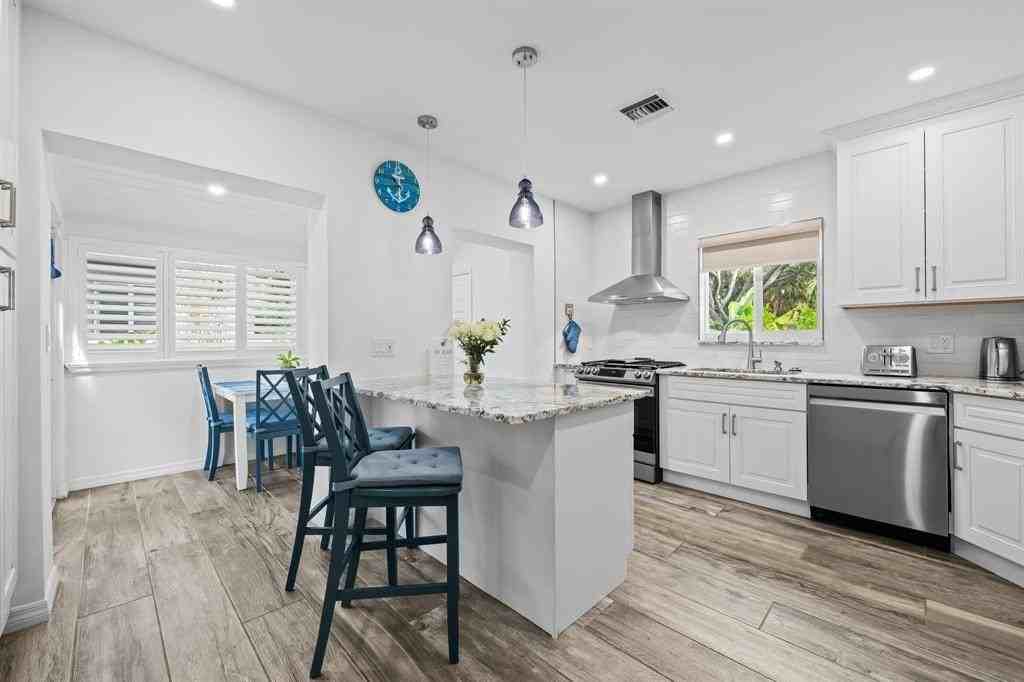 1300 Sw 17th St - Photo 6 of 24