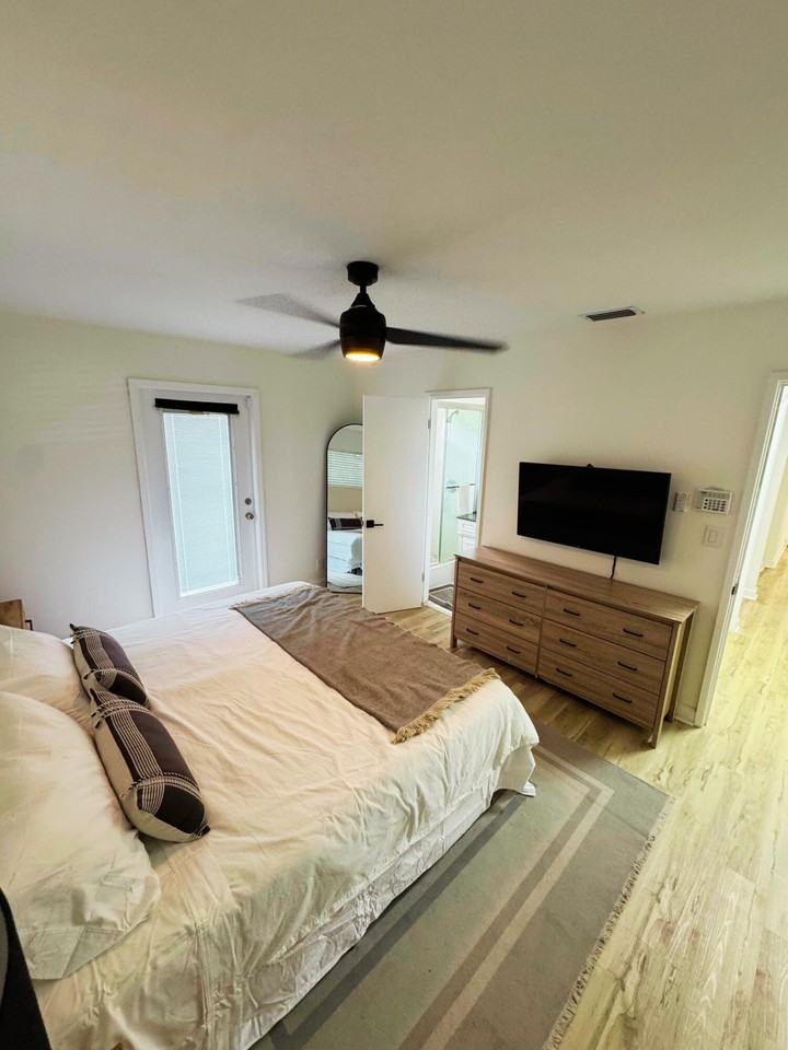 300 Ne 7th St - Photo 6 of 16