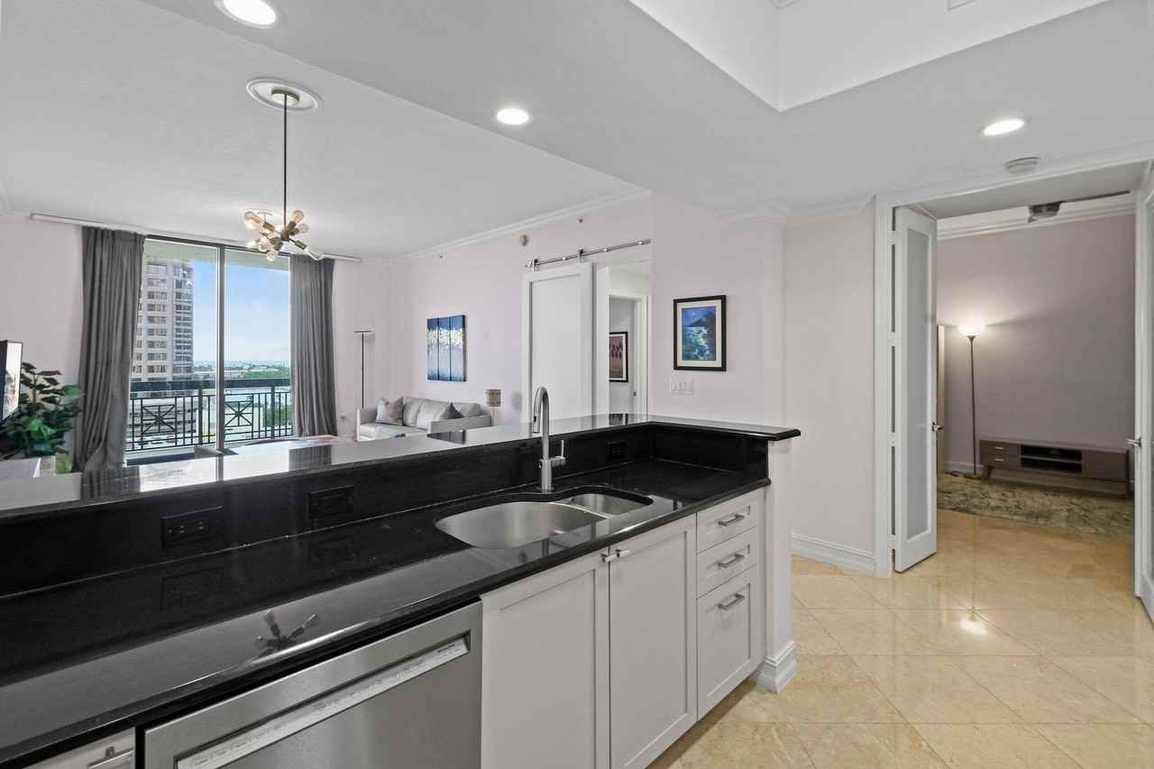 701 S Olive Ave #818 - Photo 7 of 48