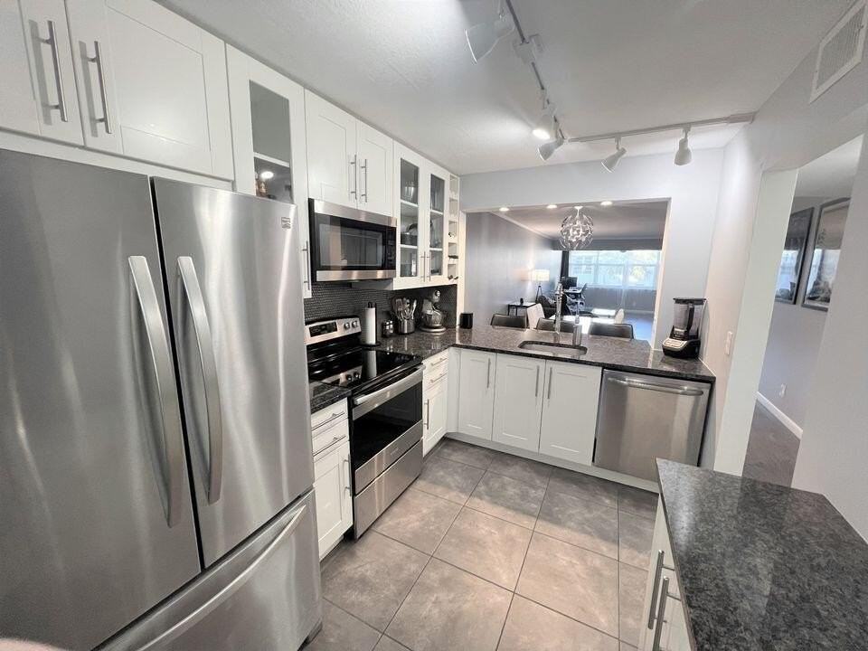 2920 Sw 22nd Ave #6040 - Photo 3 of 50