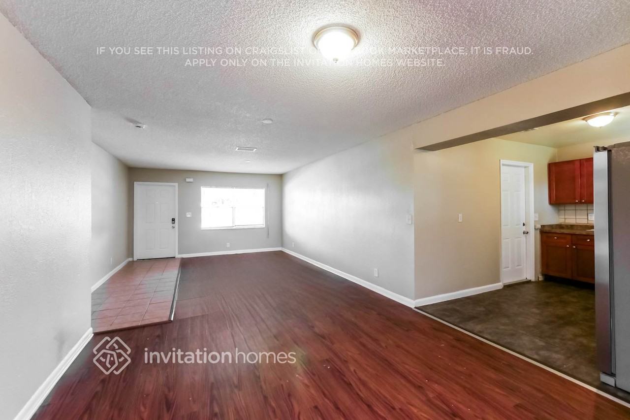 307 Sw 77th Ter - Photo 3 of 17