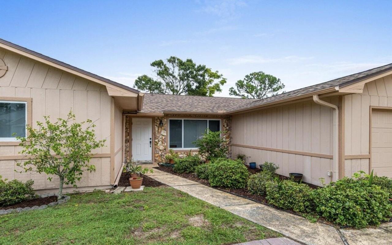 357 Nw Hogan St - Photo 4 of 6