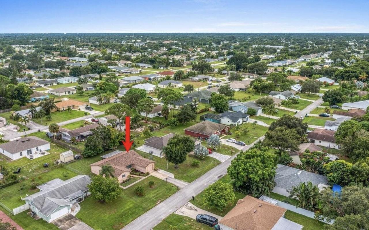 357 Nw Hogan St - Photo 5 of 6