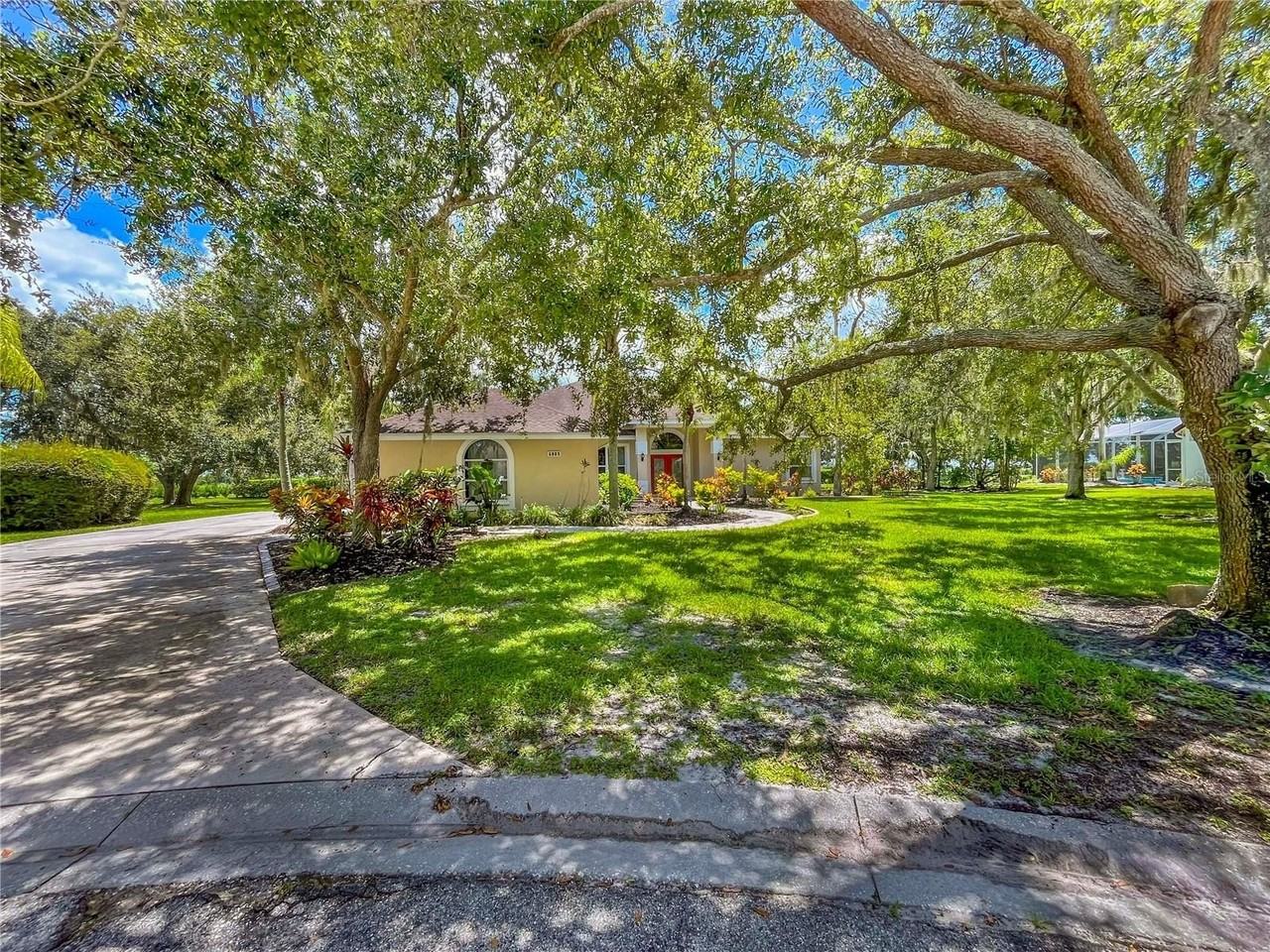 6809 Erica Ln - Photo 2 of 27