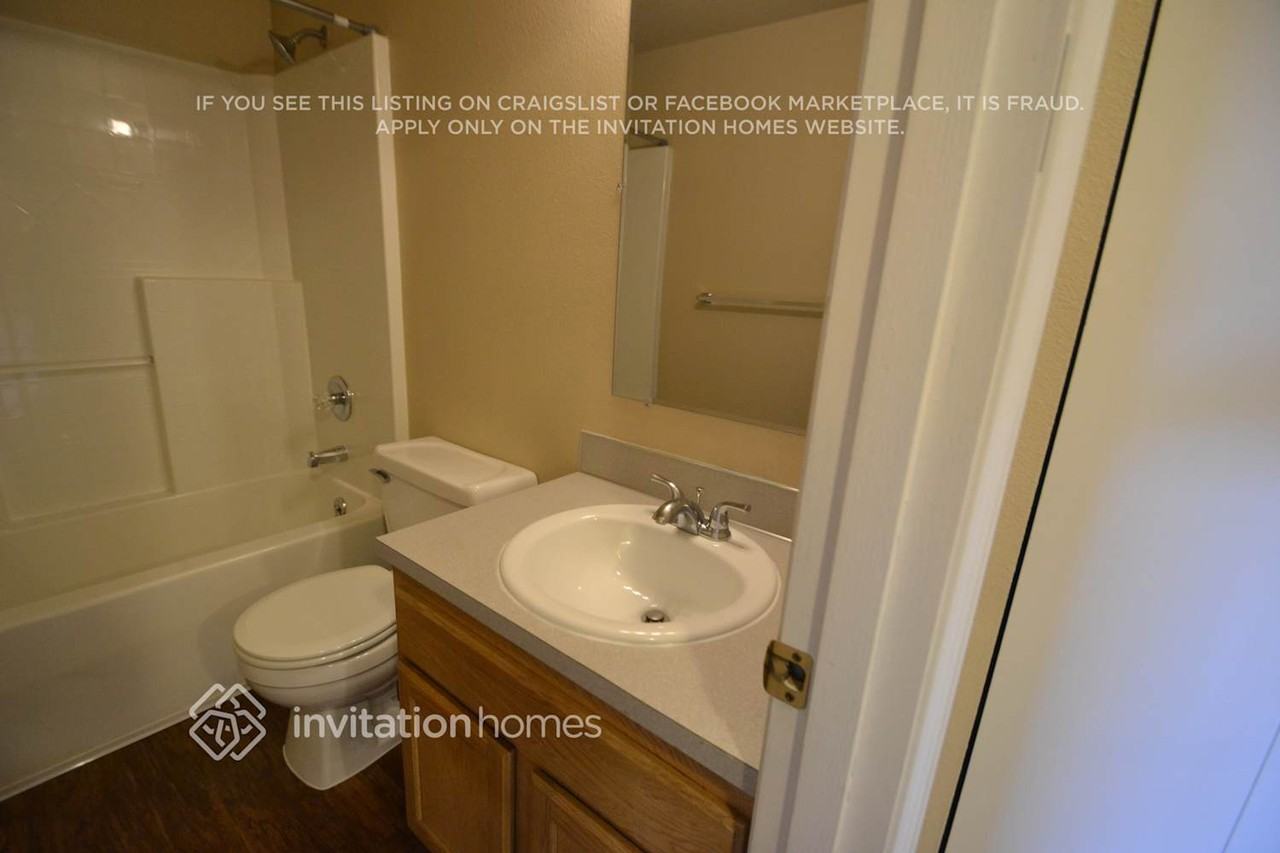 3244 S 302nd Pl - Photo 2 of 4