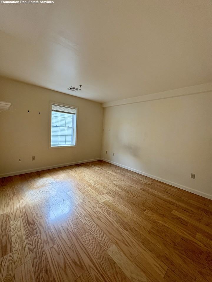 34 Raymond St #A - Photo 7 of 14