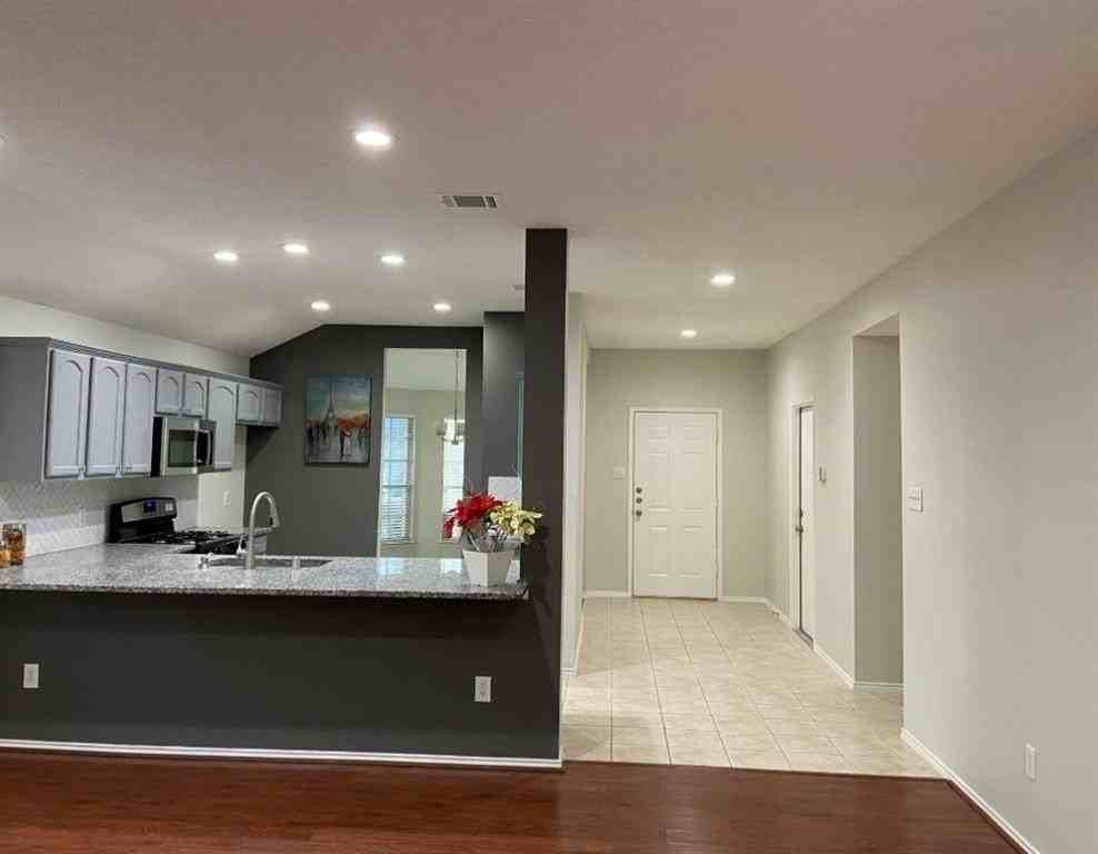 9812 Fillmore Dr - Photo 5 of 20