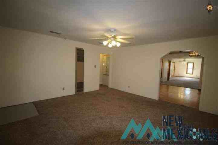 1421 Ross St - Photo 6 of 32