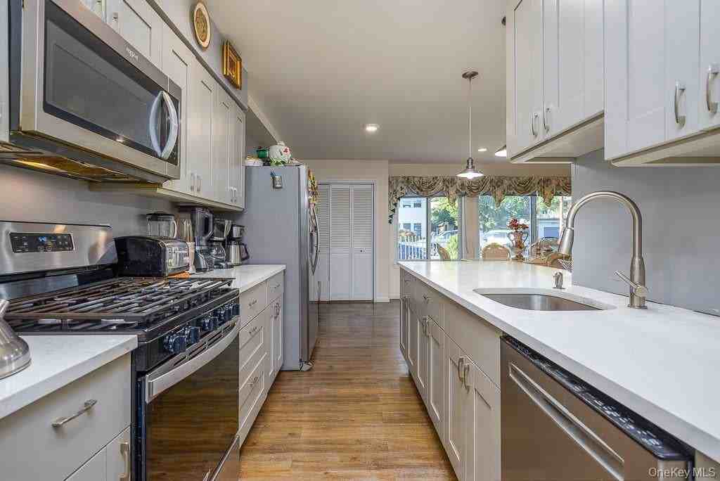 102 Blauvelt Ave - Photo 2 of 25