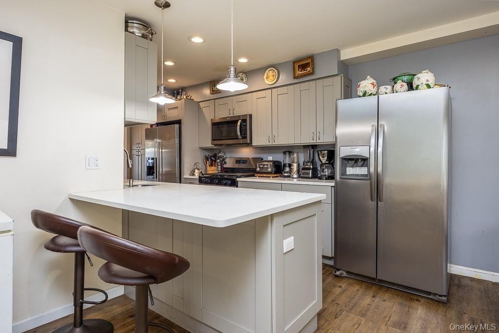 102 Blauvelt Ave - Photo 3 of 25