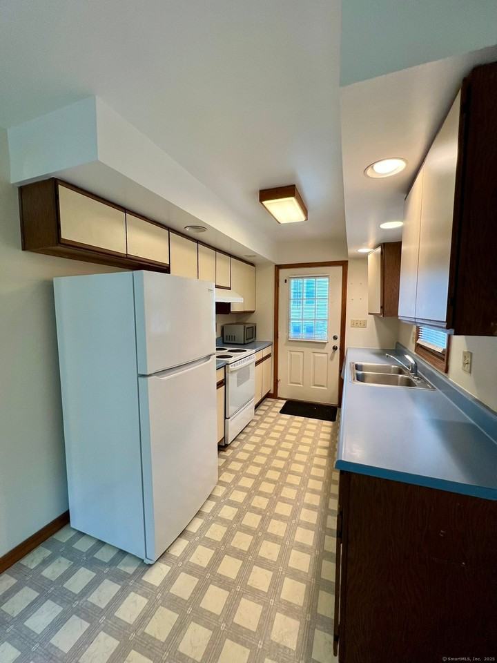 7 Golden Hill St - Photo 5 of 31