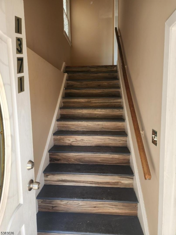 1371 Hamilton St - Photo 2 of 5