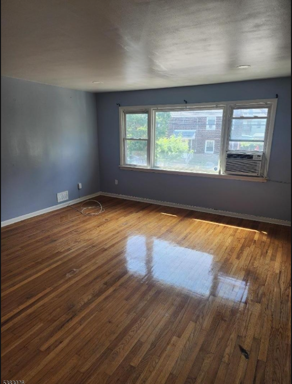 1371 Hamilton St - Photo 3 of 5