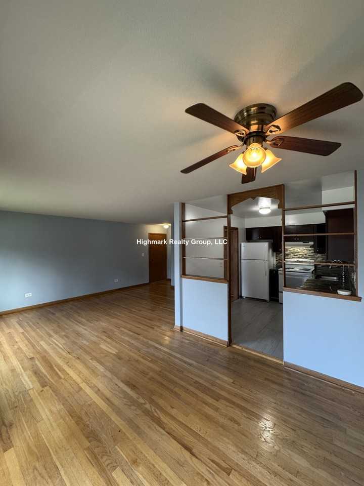 1004 S River Rd #3002 - Photo 2 of 9