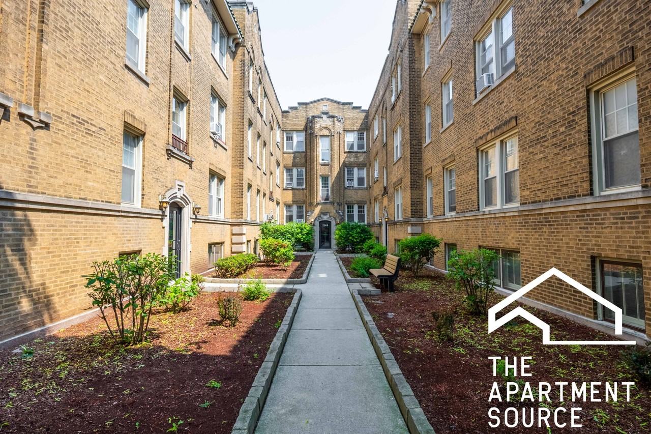 2110 W Ainslie St #S1