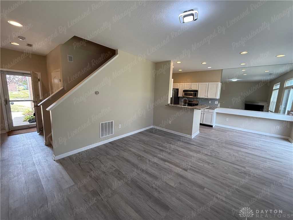 9235 Great Lakes Cir - Photo 3 of 37