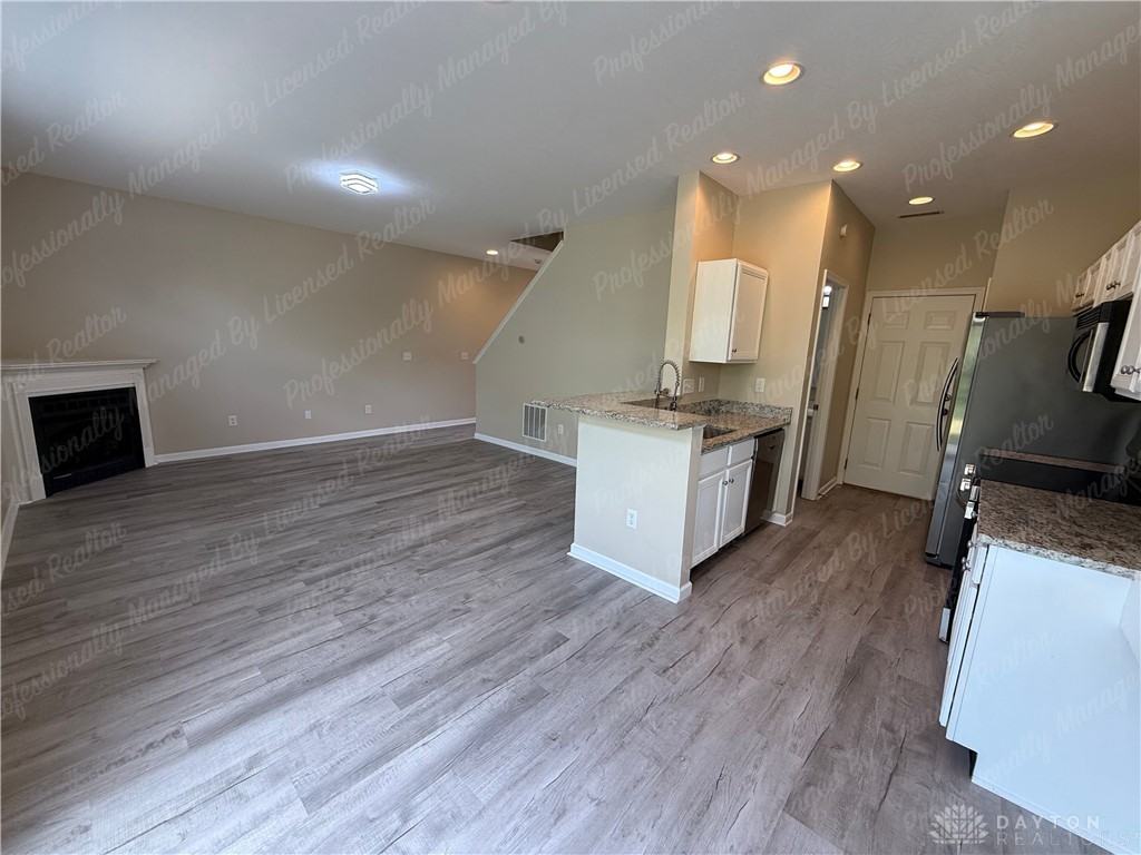 9235 Great Lakes Cir - Photo 7 of 37