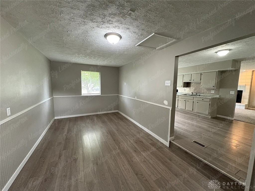 525 Lake St - Photo 3 of 16