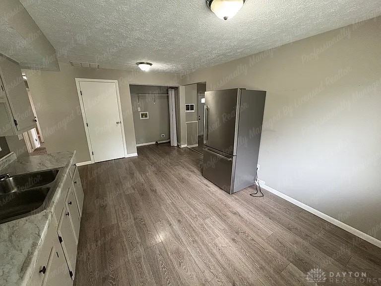 525 Lake St - Photo 4 of 16