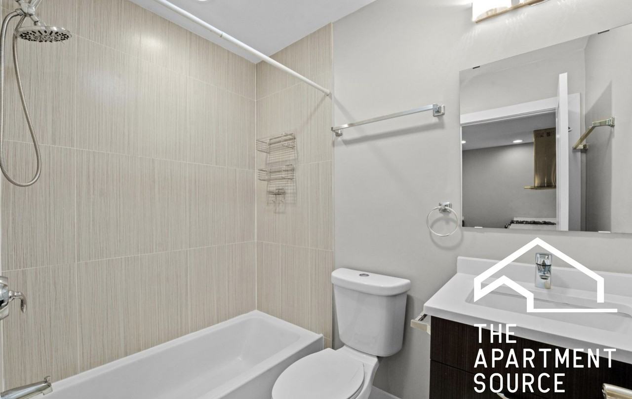 1337 W Walton St #1R - Photo 5 of 17