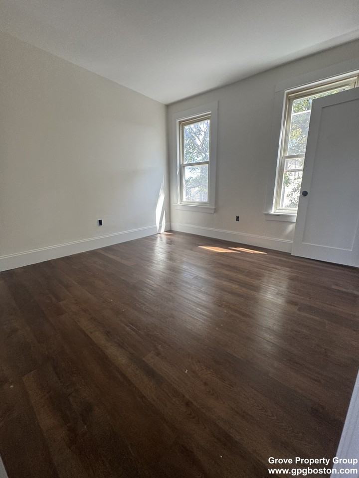 10 Hunting St #1 - Photo 4 of 9