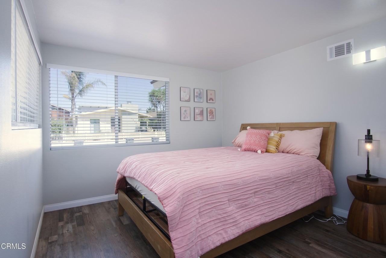 5230 Beachcomber St - Photo 4 of 13