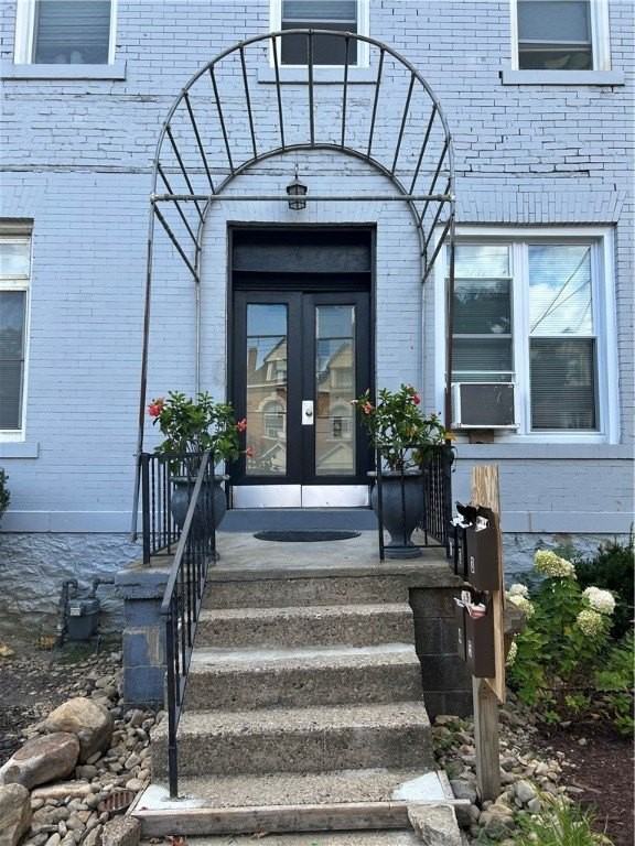 310 Stratford Ave #1 - Photo 2 of 14