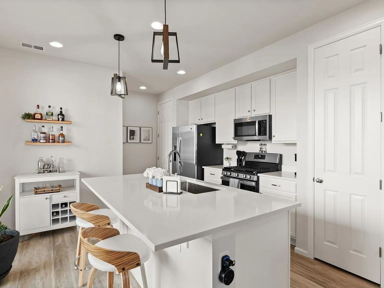 1753 S Andes Cir - Photo 2 of 24